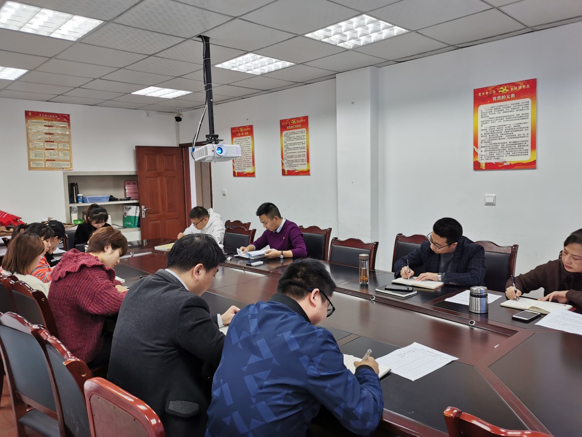 強(qiáng)化責(zé)任擔(dān)當(dāng) ，牢記職責(zé)使命