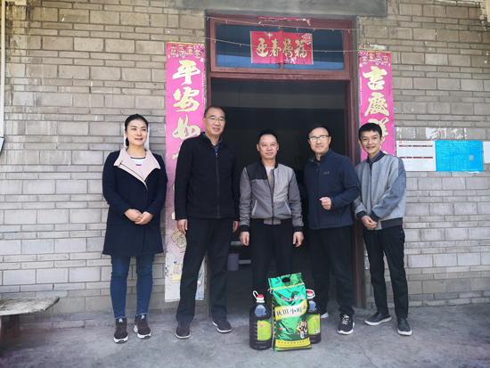 集團(tuán)公司黨委書記、董事長周燕賓一行調(diào)研脫貧攻堅(jiān)工作