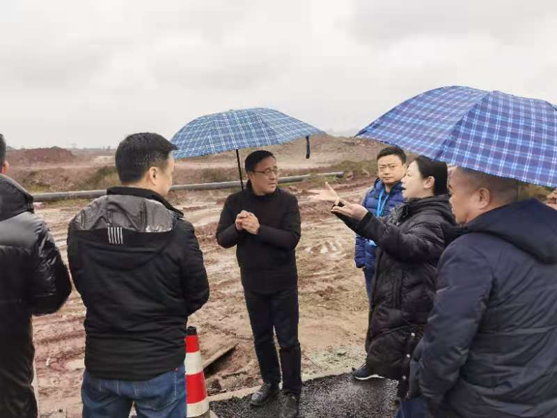 集團(tuán)公司黨委書記、董事長(zhǎng)周燕賓率隊(duì)調(diào)研臨港供水保障工作