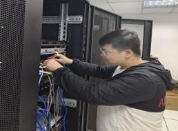 《榜樣在身邊》系列報道——王海宇、徐蕾：青春奮斗正當時